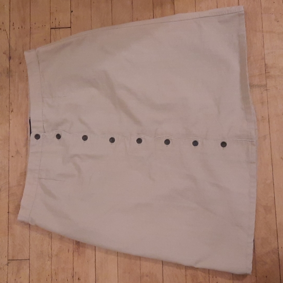 Button down semi-short skirt - Picture 5 of 10